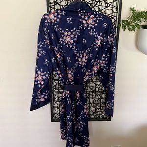 Morgan Lane Blue floral polyester robe